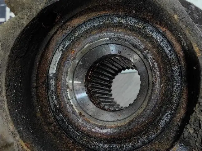 Кулак поворотный передний правый DISCOVERY 3 L319