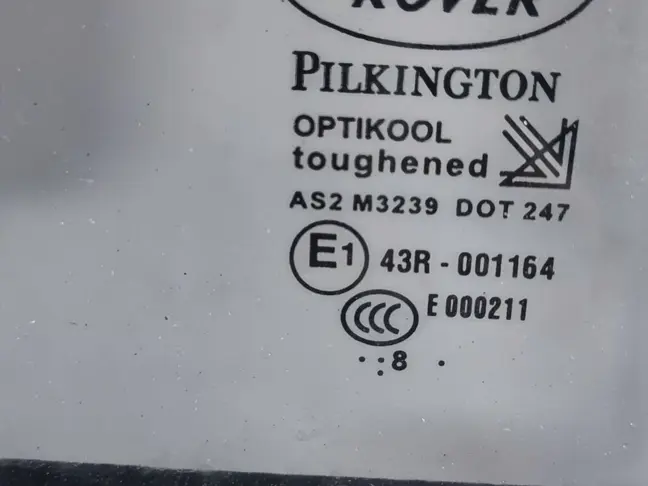 Форточка двери задней левой L319 Discovery