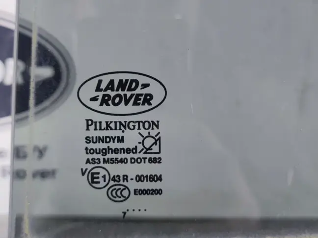 Стекло двери задней левой DISCOVERY 3/4 L319