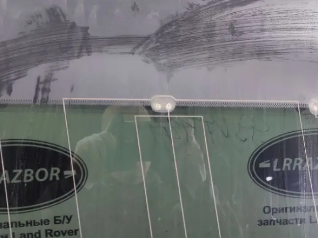 Стекло кузовное глухое правое DISCOVERY 3/4 L319