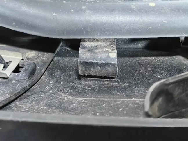 Молдинг задней левой двери DISCOVERY 4 L319