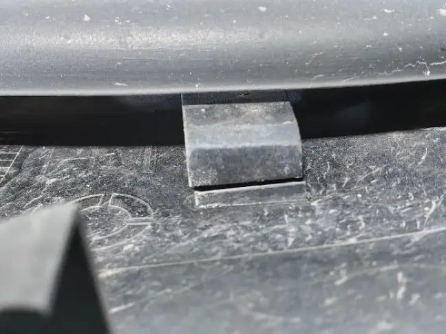 Молдинг задней левой двери DISCOVERY 4 L319