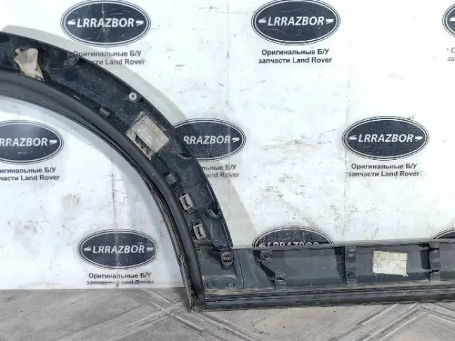 Молдинг задней левой двери DISCOVERY 4 L319