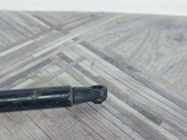 Амортизатор капота DISCOVERY 3/4 L319