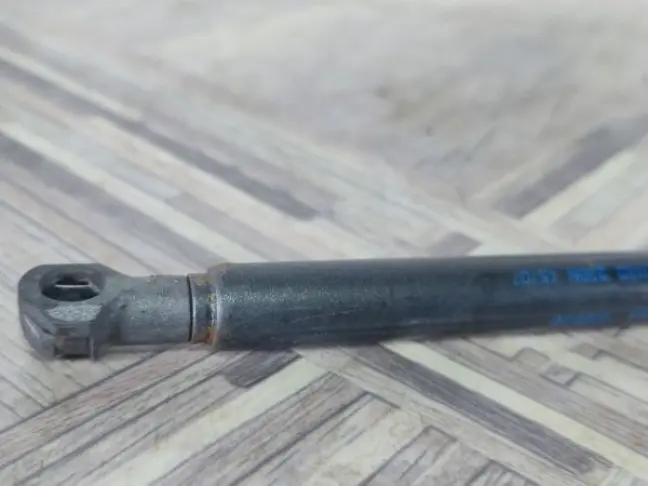 Амортизатор капота DISCOVERY 3/4 L319