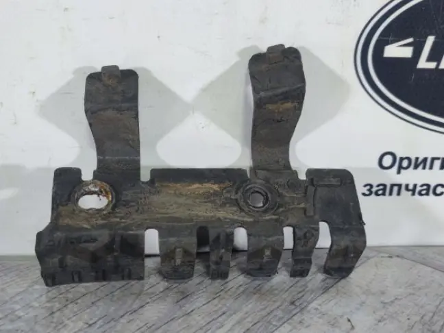 Кронштейн заднего бампера правый DISCOVERY 3 L319