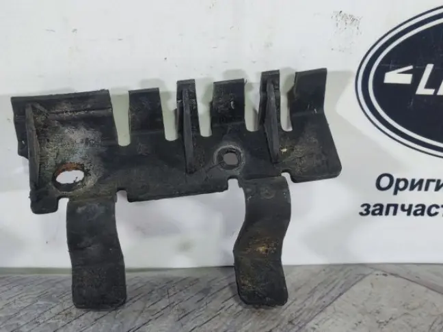 Кронштейн заднего бампера правый DISCOVERY 3 L319