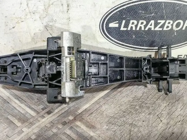 Ручка двери задняя левая DISCOVERY 3 L319 04-09