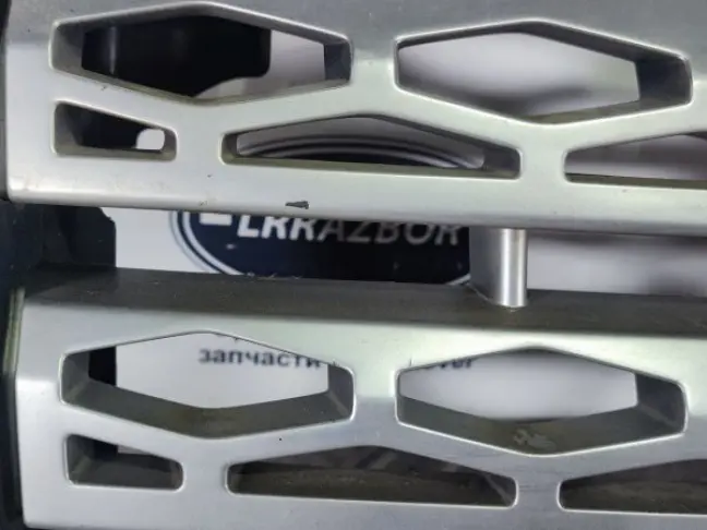 Решетка радиатора  DISCOVERY 4 L319 3.0