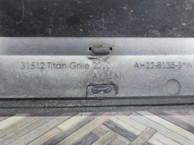 Решетка радиатора  DISCOVERY 4 L319 3.0