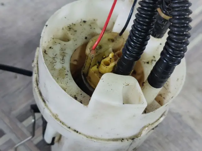 Топливный насос в бак DISCOVERY 3 L319