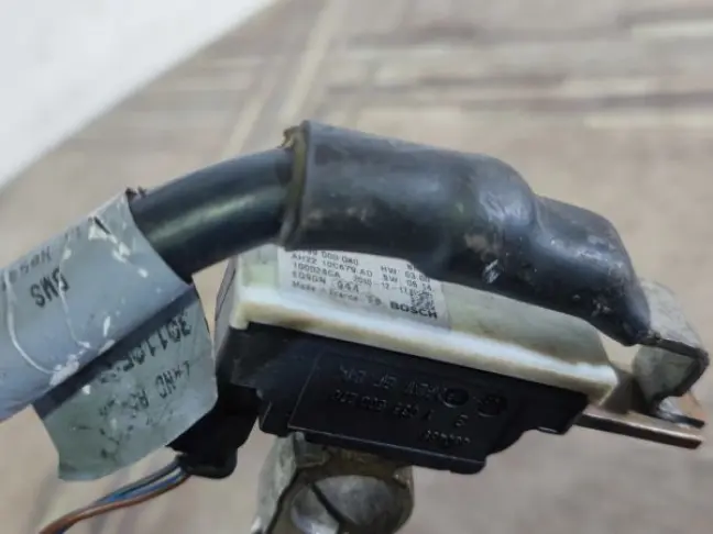 Клемма отрицательная минус Discovery 4 L319