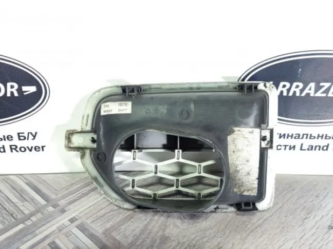 Решетка жабра правая Land Rover Discovery 4
