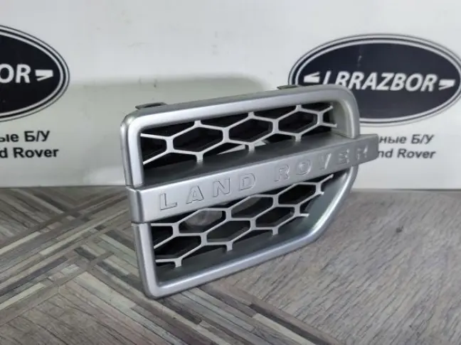 Решетка жабра правая Land Rover Discovery 4