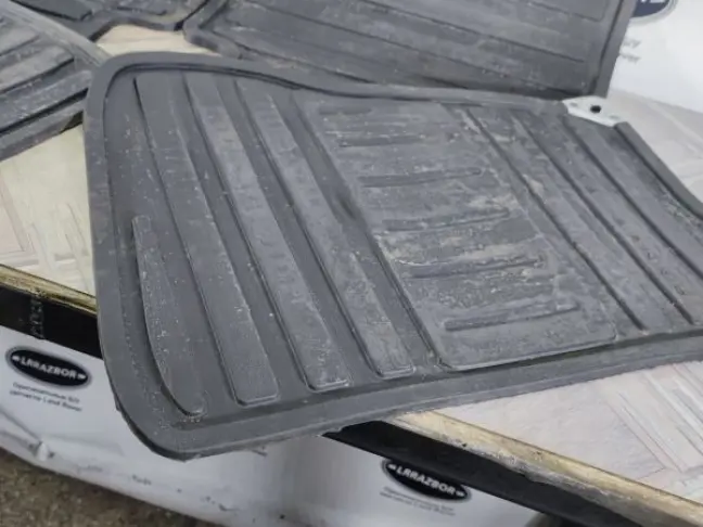 Коврик салона правый руль Range Rover L320