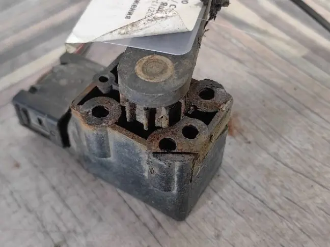 Датчик задний правый кузова Rang Rover Sport L320