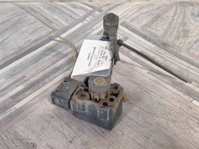 Датчик задний правый кузова Rang Rover Sport L320