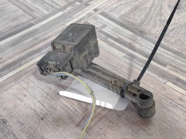 Датчик задний правый кузова Rang Rover Sport L320