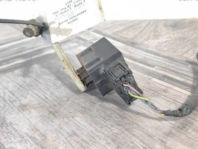 Датчик положения кузова передний RRS L320 дорест