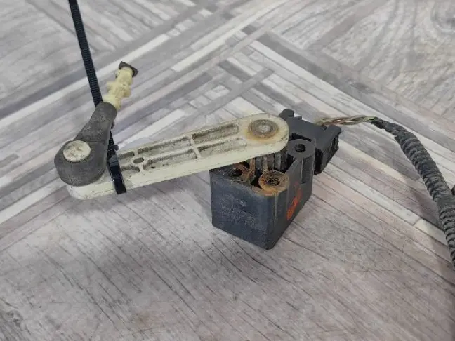 Датчик положения кузова передний RRS L320 дорест