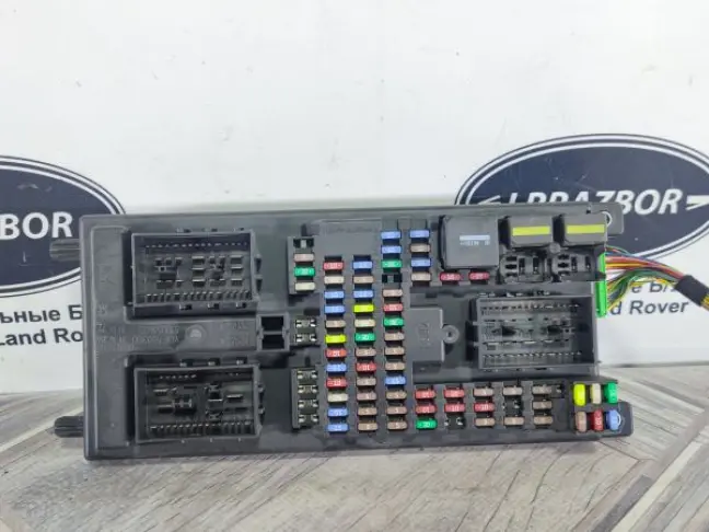 Блок предохранителей салонный Range Sport L320 4.2