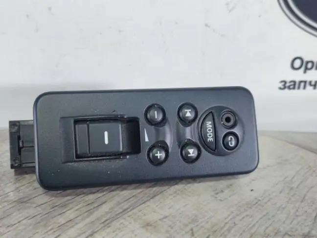 Кнопка стеклоподьемника Range Rover Sport L320