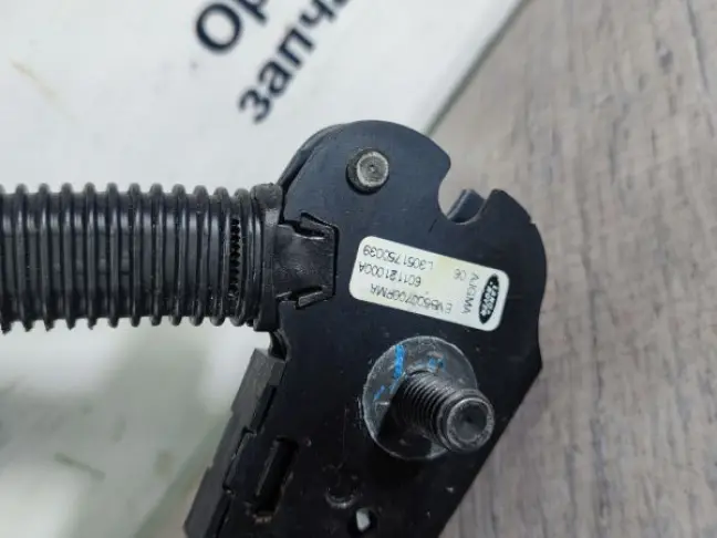 Преднатяжитель ремня безопасности DISCOVERY 3 L319