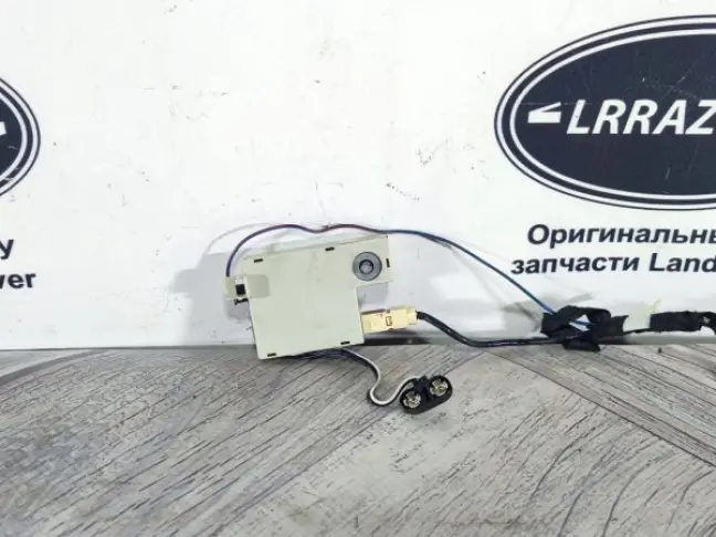 Антенна усилитель DISCOVERY 3 L319  2005 - 2009