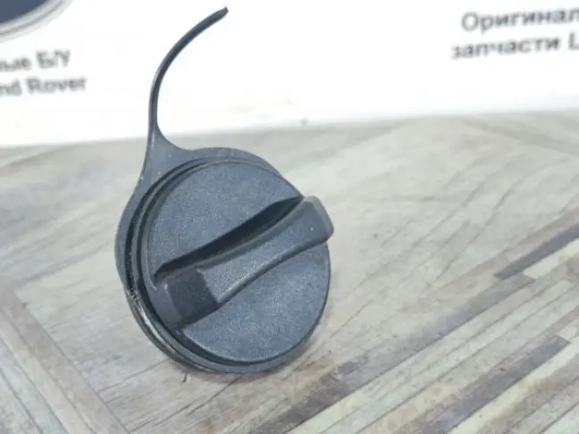 Крышка горловины заливной DISCOVERY L319 05-14