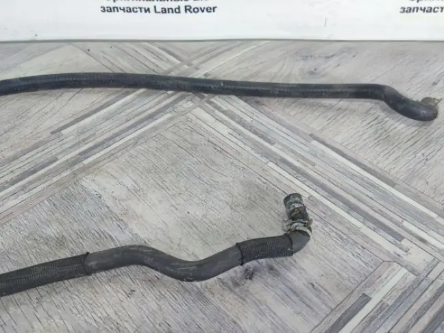 Патрубок переливной верхний Range Rover 4.2 428PS