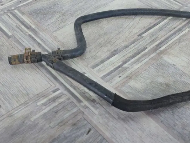 Патрубок переливной верхний Range Rover 4.2 428PS