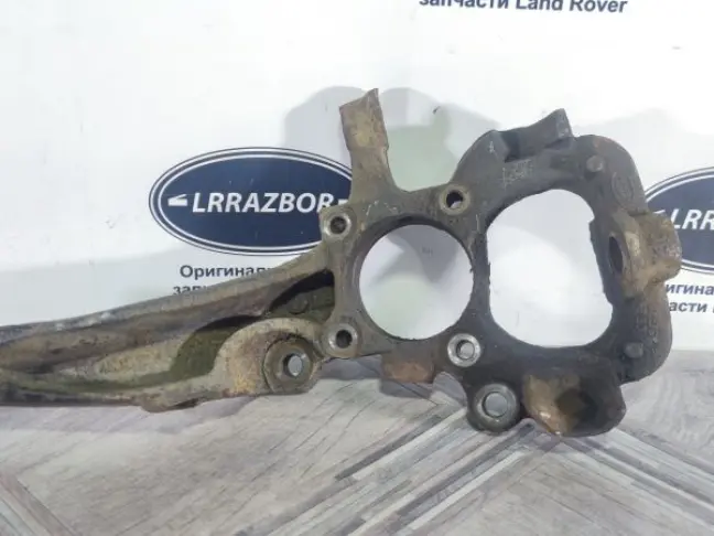 Кулак передний левый  Range Rover Sport L320 05-09