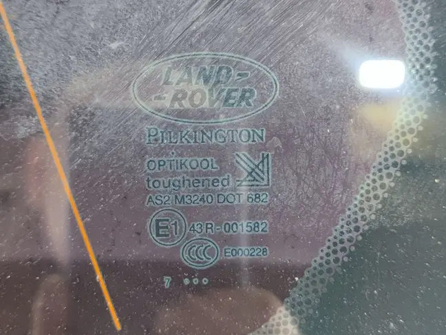 Стекло кузовное глухое левое Land Rover Sport L320