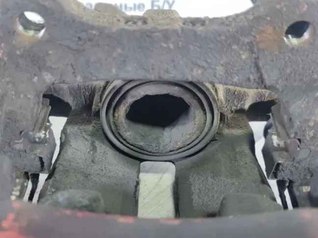 Суппорт левый задний Land Rover Sport L320