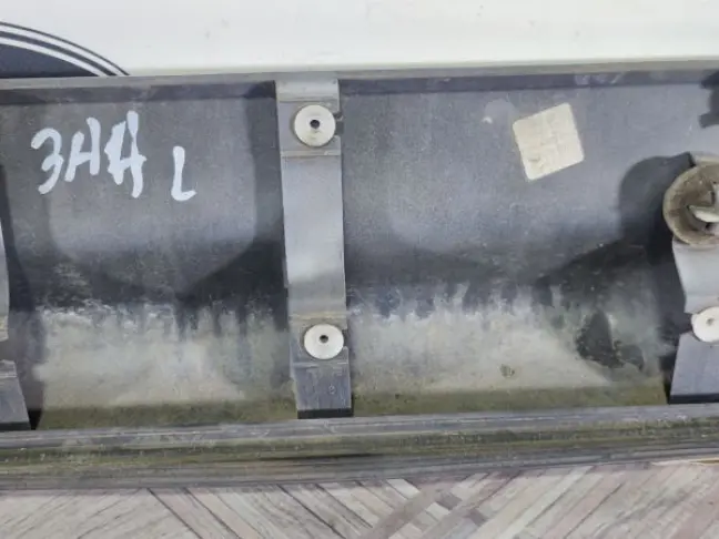 Молдинг двери задний левый  Range Rover Sport 320