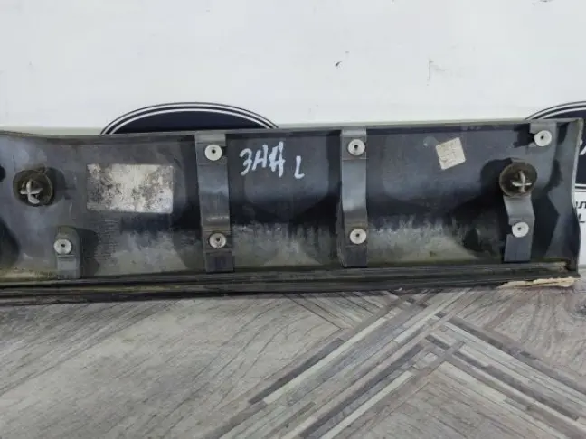 Молдинг двери задний левый  Range Rover Sport 320