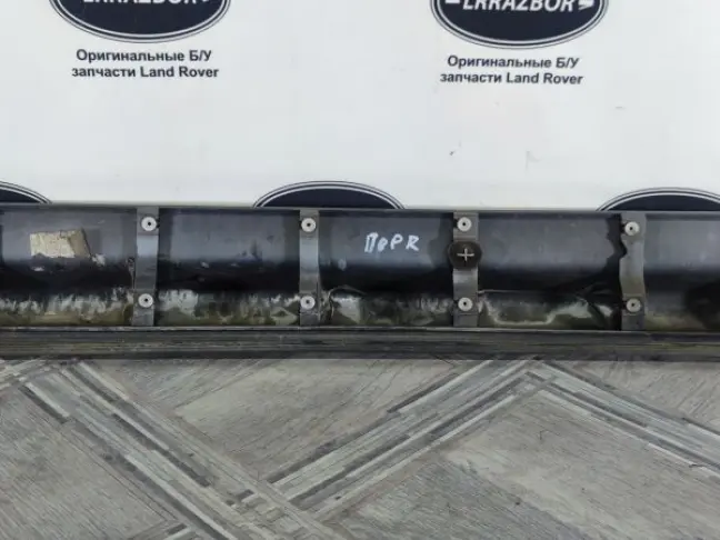 Молдинг передний правый  Range Rover Sport L320