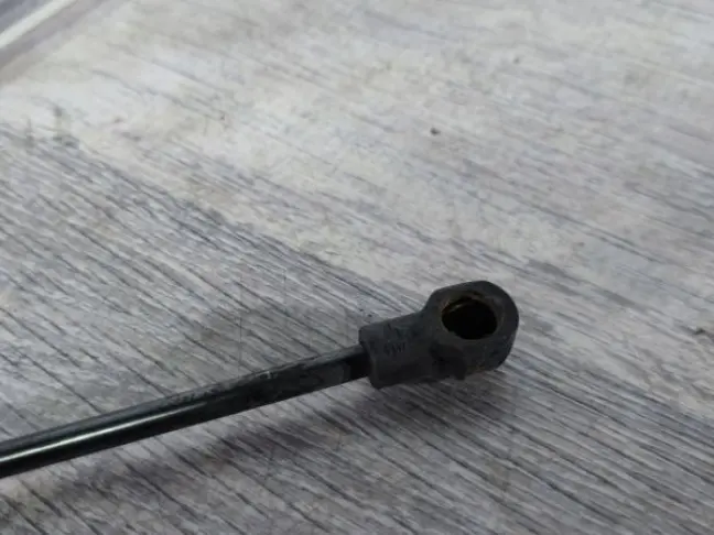 Амортизатор капота Land Rover Sport L320 05-13