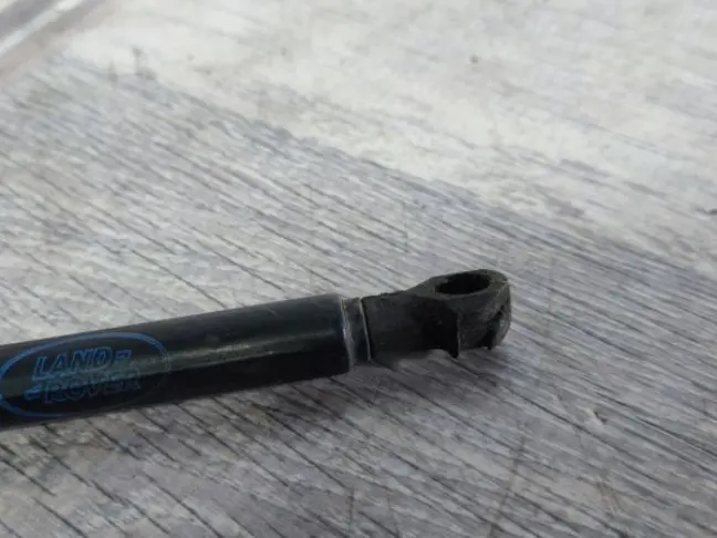 Амортизатор капота Land Rover Sport L320 05-13