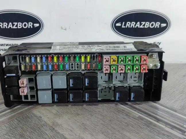 Блок предохранителей под капот Sport L320 4.2