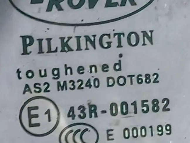 Стекло багажника правое Land Rover Freelander 2