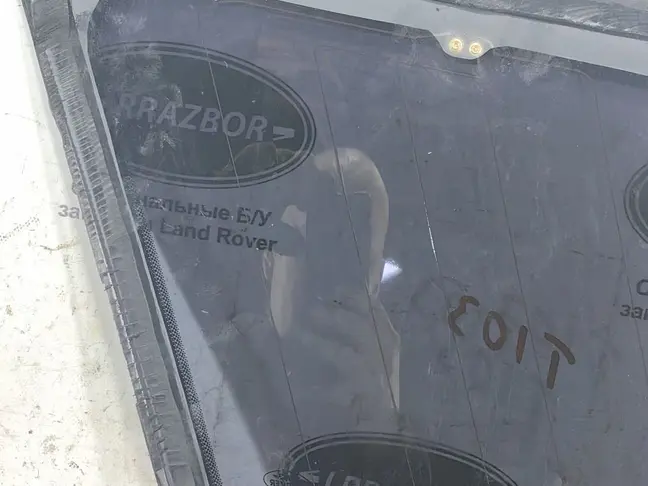 Стекло багажника правое Land Rover Freelander 2