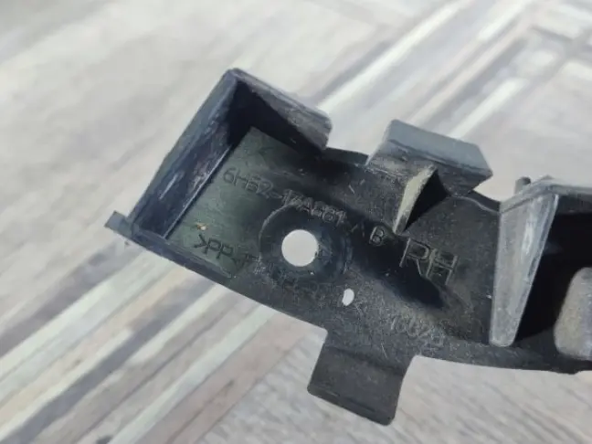 Кронштейн бампера задний  Land Rover Freelander 2