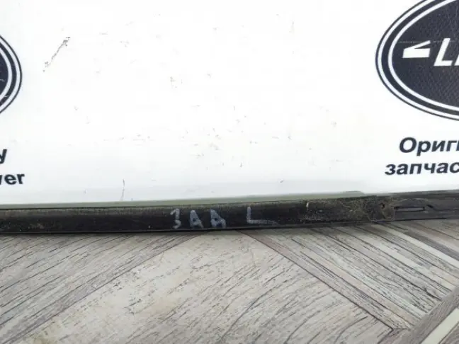 Молдинг стекла левый Land Rover Freelander 2 2.2