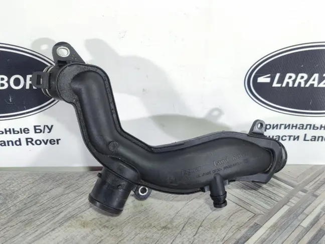 Патрубок охлаждения Range Rover Sport 2 L494 3.0SC