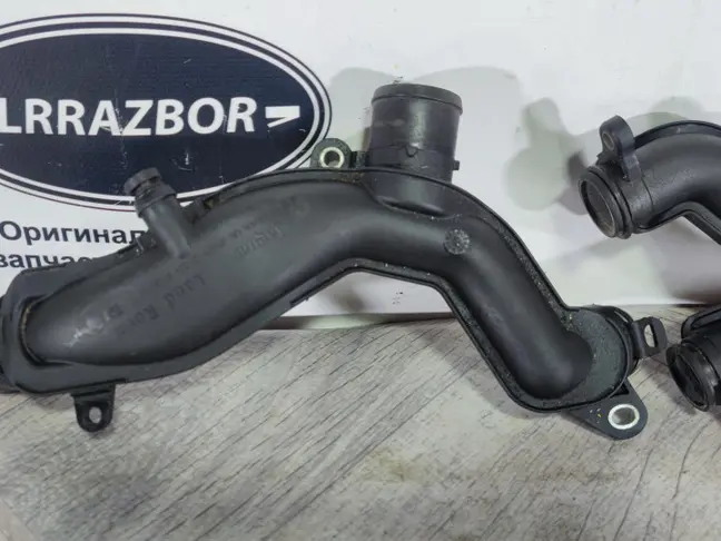 Патрубок охлаждения Range Rover Sport 2 L494 3.0SC