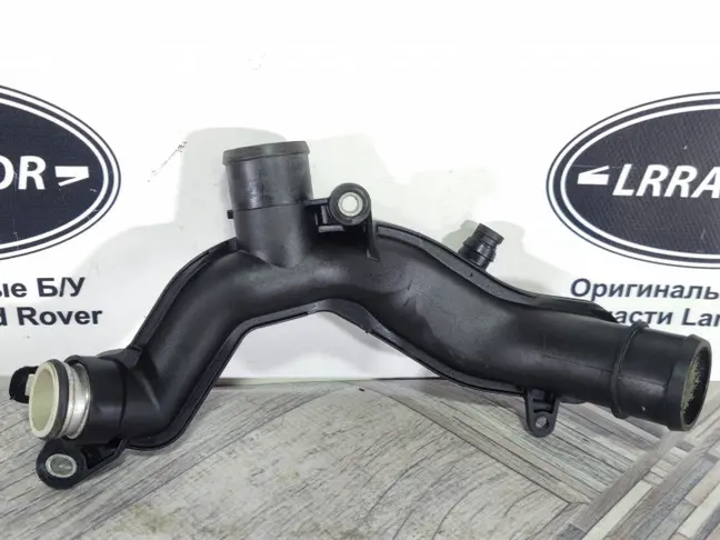 Патрубок охлаждения Range Rover Sport 2 L494 3.0SC