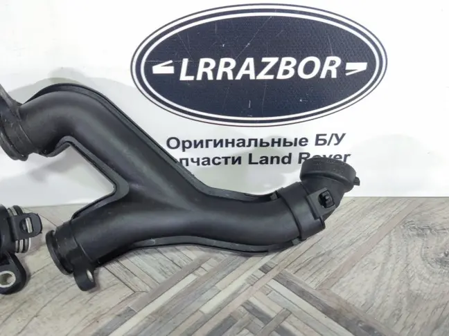 Патрубок охлаждения Range Rover Sport 2 L494 3.0SC