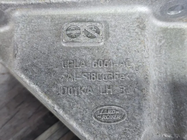 Кронштейн двигателя левый Range Sport 2 L494 3.0SC