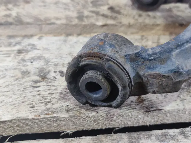 Рычаг передний верхн правый Land Rover Sport L320